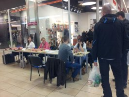 Promocja Wydziału Nauk o Zdrowiu w Auchan
Stoisko Zdrowotne:
pomiar ciśnienia tętniczego krwi;
instruktaż opatrywania ran;
ocena BMI;
instruktaż samobadania piersi
