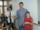 Prof. Artur Bossowski i MIchał Jeliński podczas spotkania z dziećmi