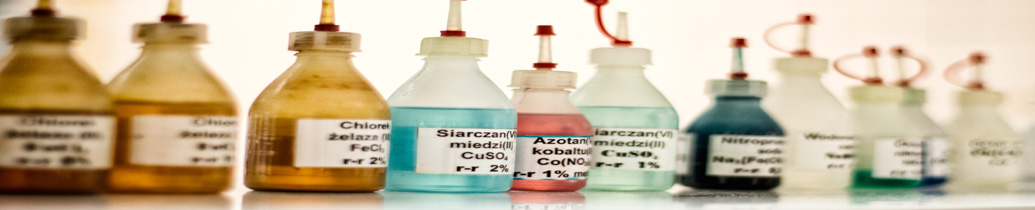 Semestr zimowy wzór. butelki z kolorowymi odczynnikami