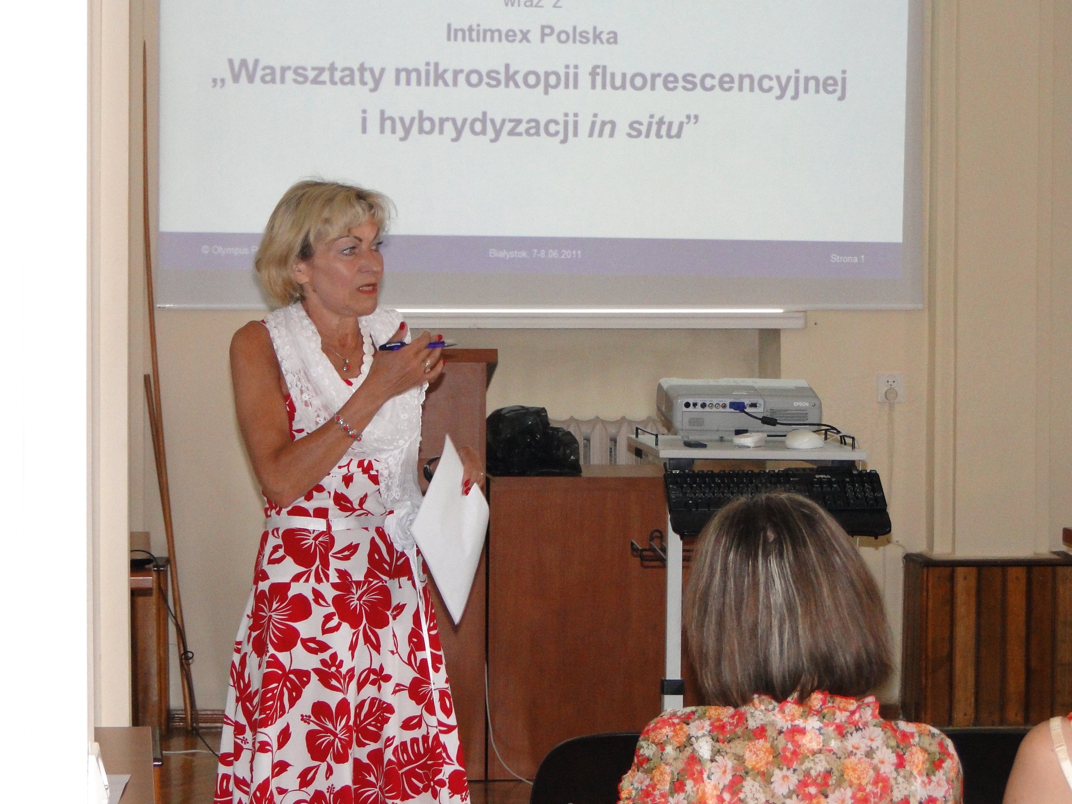 Pani prof. dr hab. Irena Kasacka wita uczesttników Warsztatów