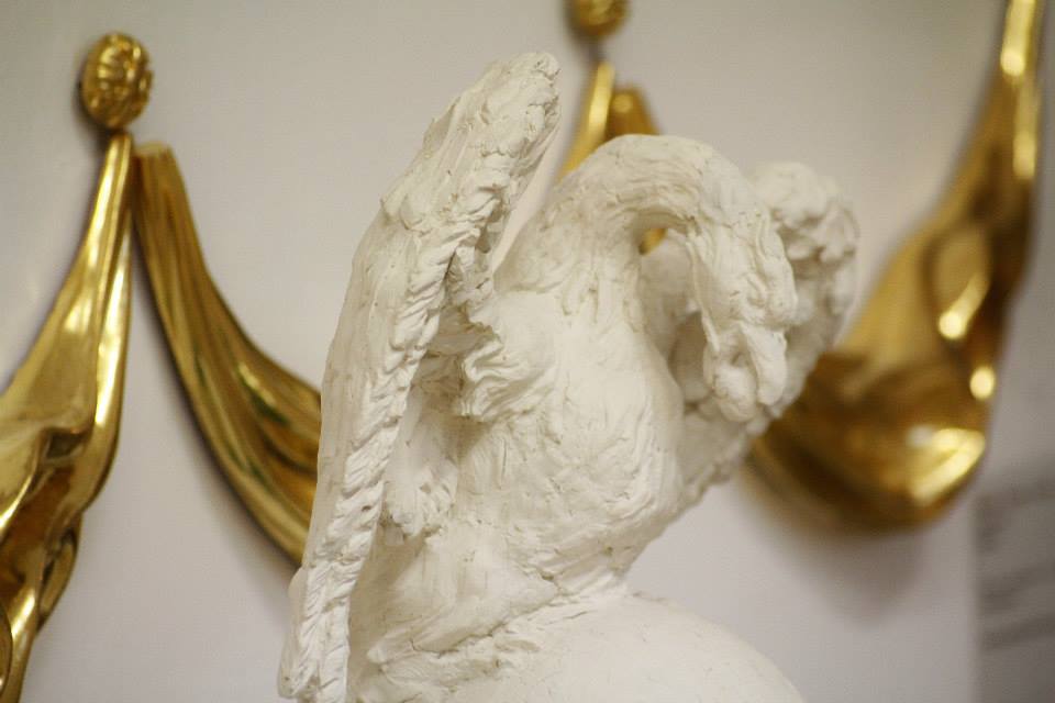 Model orła w oryginalnie znajdującego się na zwieńczeniu Pawilonu pod Orłem w ogrodach pałacowych