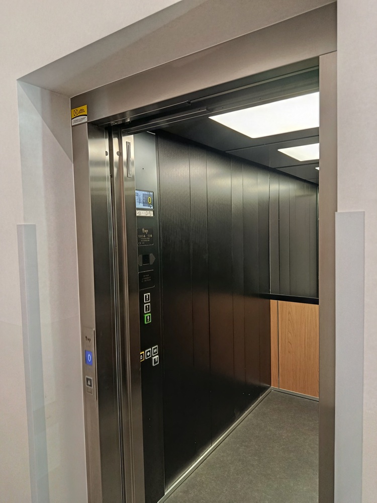 Opis alternatywny znajduje się w treści