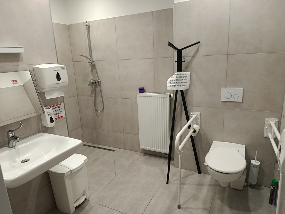 Opis alternatywny znajduje się w treści