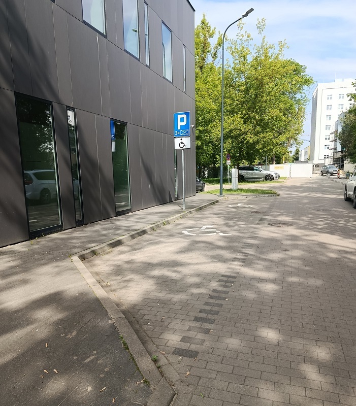 Opis alternatywny znajduje się w treści