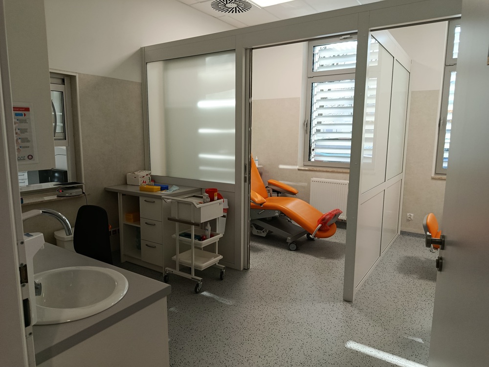 Opis alternatywny znajduje się w treści