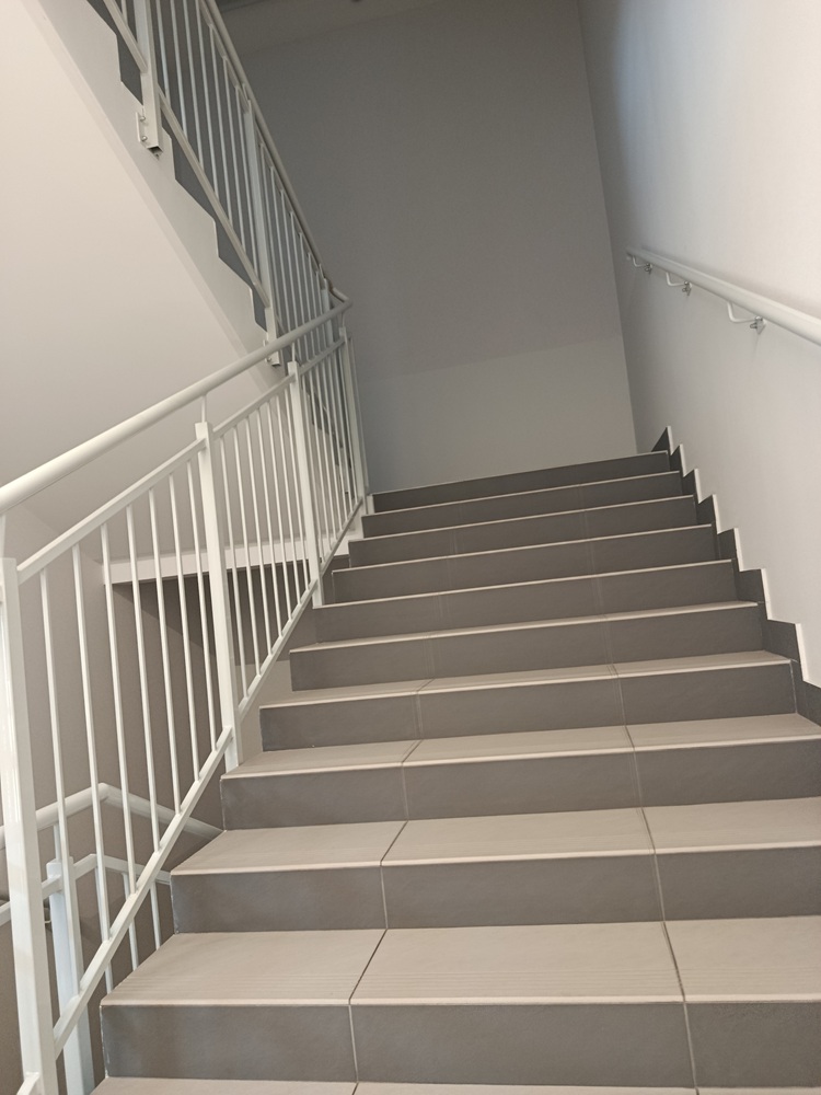 Opis alternatywny znajduje się w treści