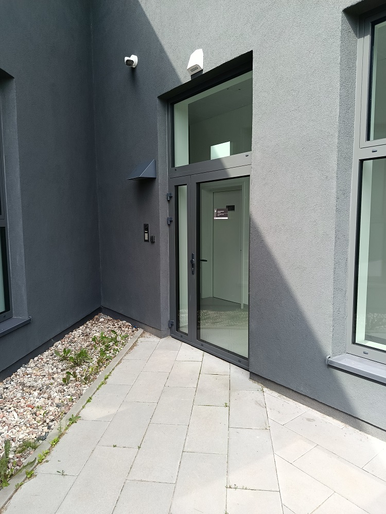 Opis alternatywny znajduje się w treści