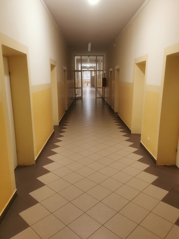 Opis alternatywny znajduje się w treści.