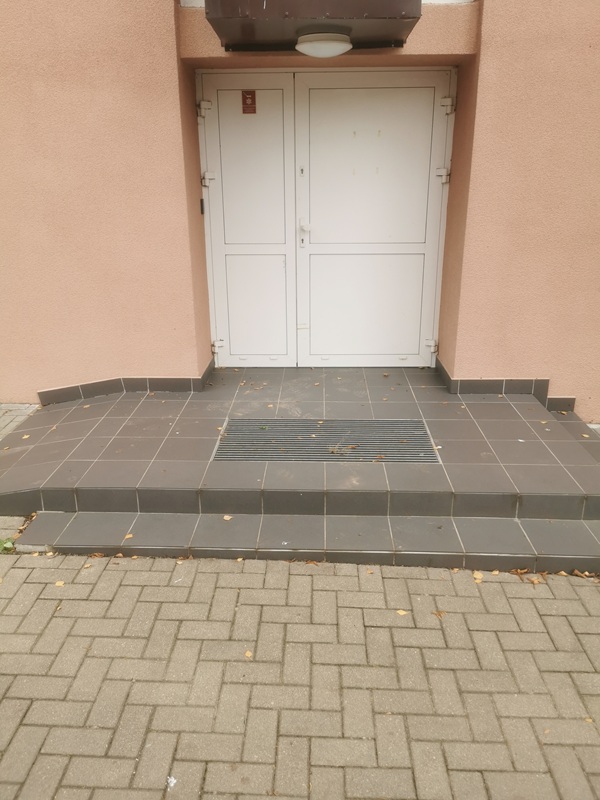 Opis alternatywny znajduje się w treści.