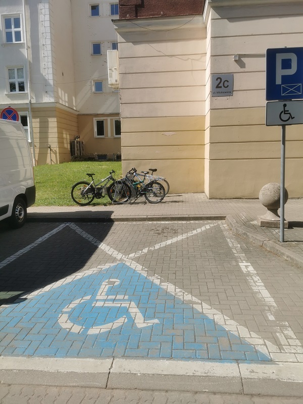 Opis alternatywny znajduje się w treści