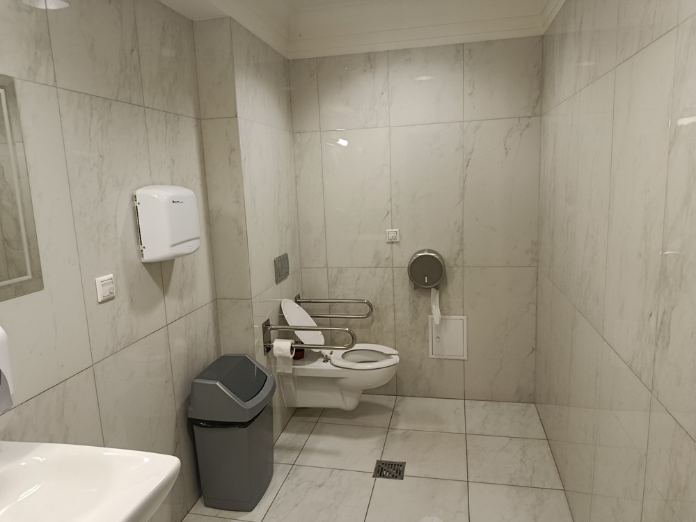 Opis alternatywny znajduje się w treści