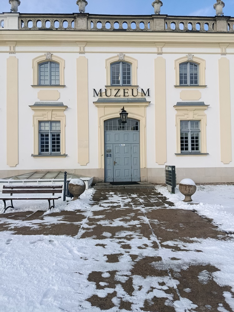 Opis alternatywny znajduje się w treści