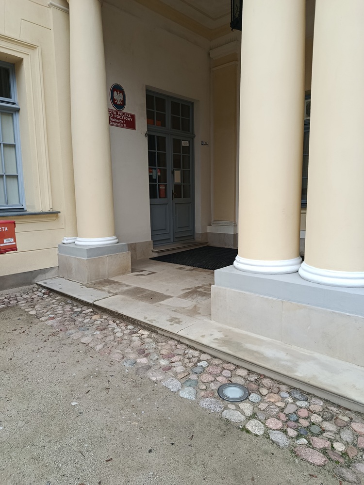 Opis alternatywny znajduje się w treści