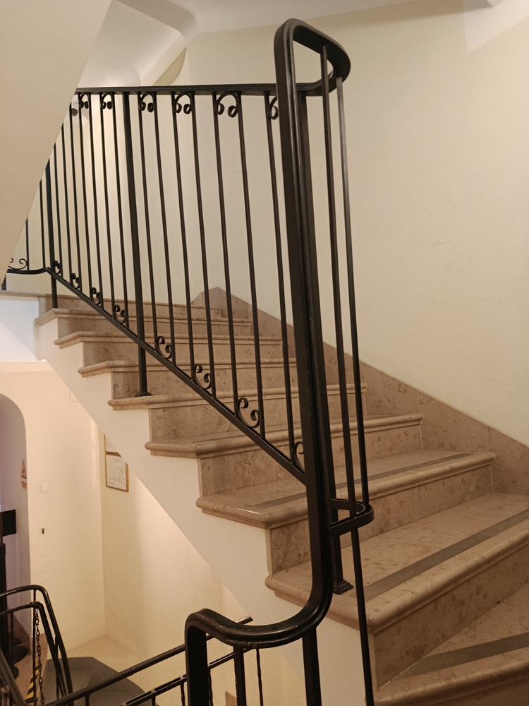 Opis alternatywny znajduje się w treści