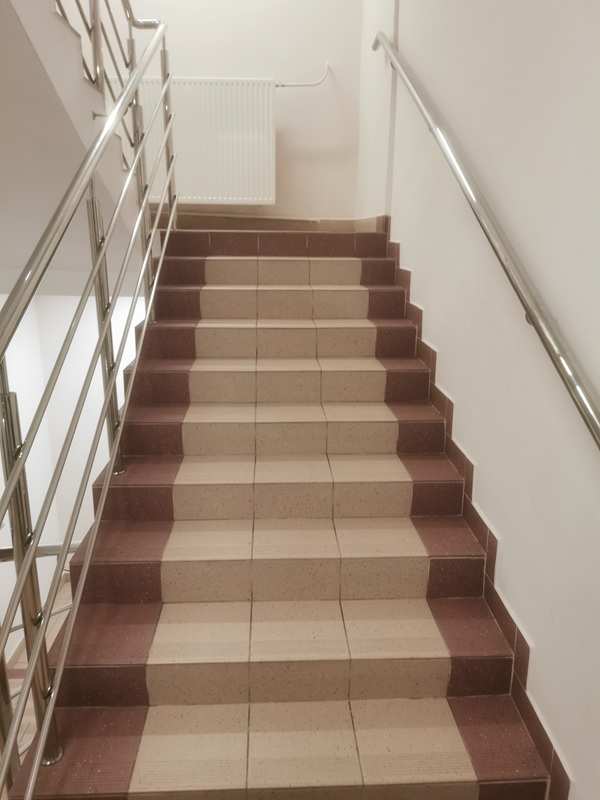 Opis altenatywny znajduje się w treści.