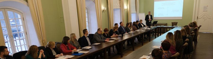 Zdjęcie przedstawia posiedzenie Interdyscyplianrnego Zespółu ds. Doskonałości Dydaktycznej zespół projektowy