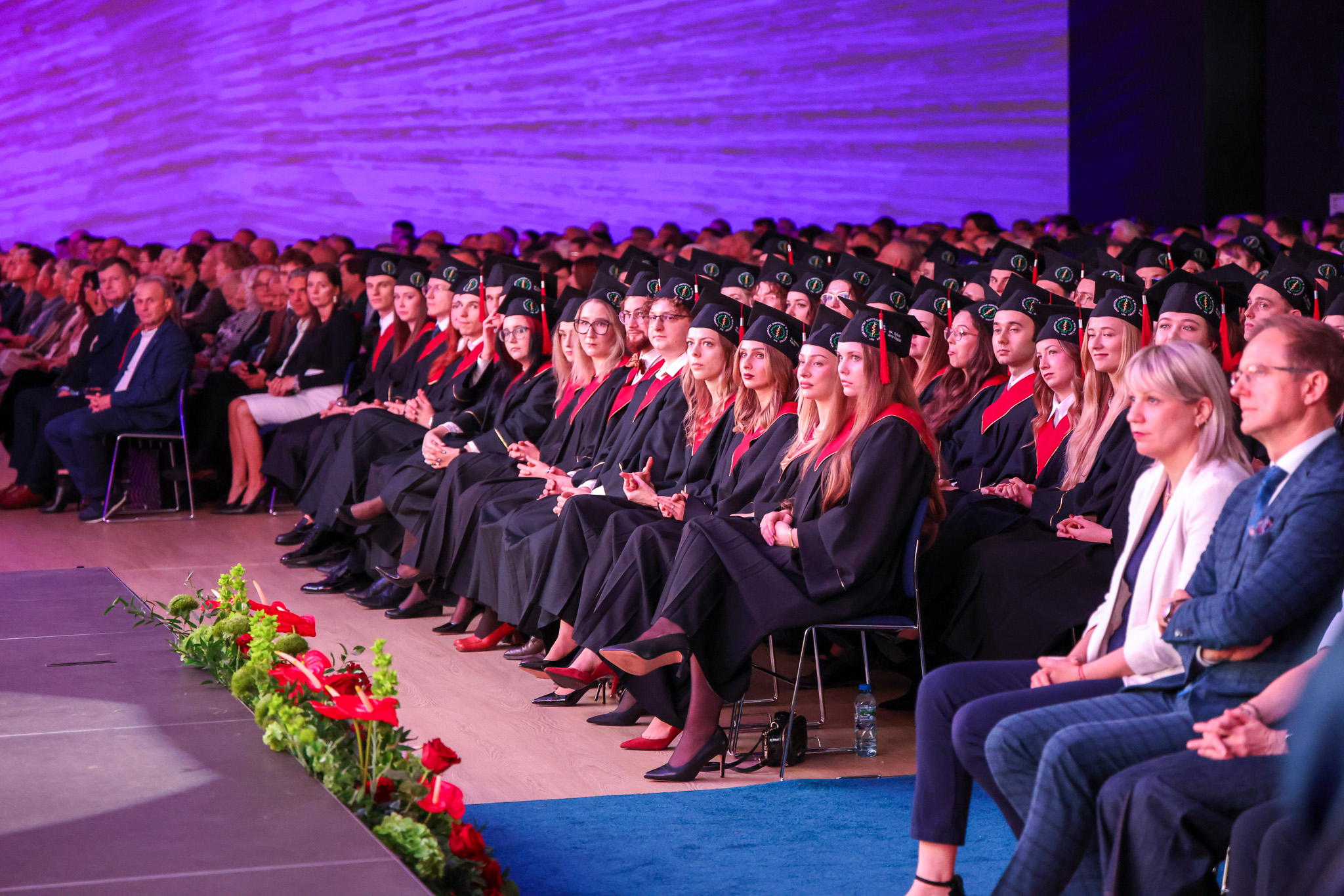 Link: Sześć lat studiów to dopiero początek! Dyplomy lekarzy odebrało 290 absolwentów UMB