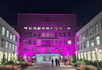 Link: Światowy Dzień Wcześniaka w USK. Szpital podświetlono na fioletowo