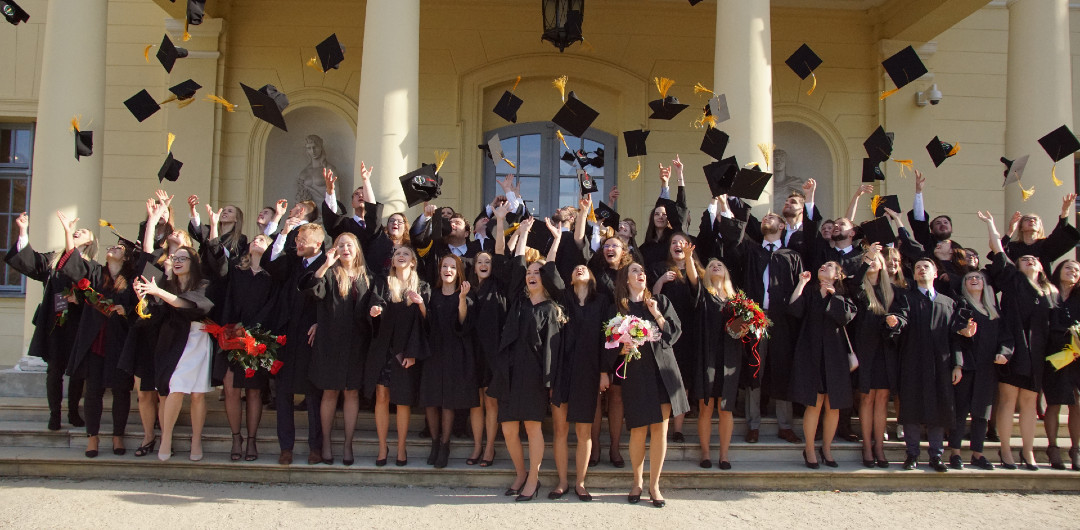 Graduates of the Medical University of Bialystok at the back of the Branicki Palace