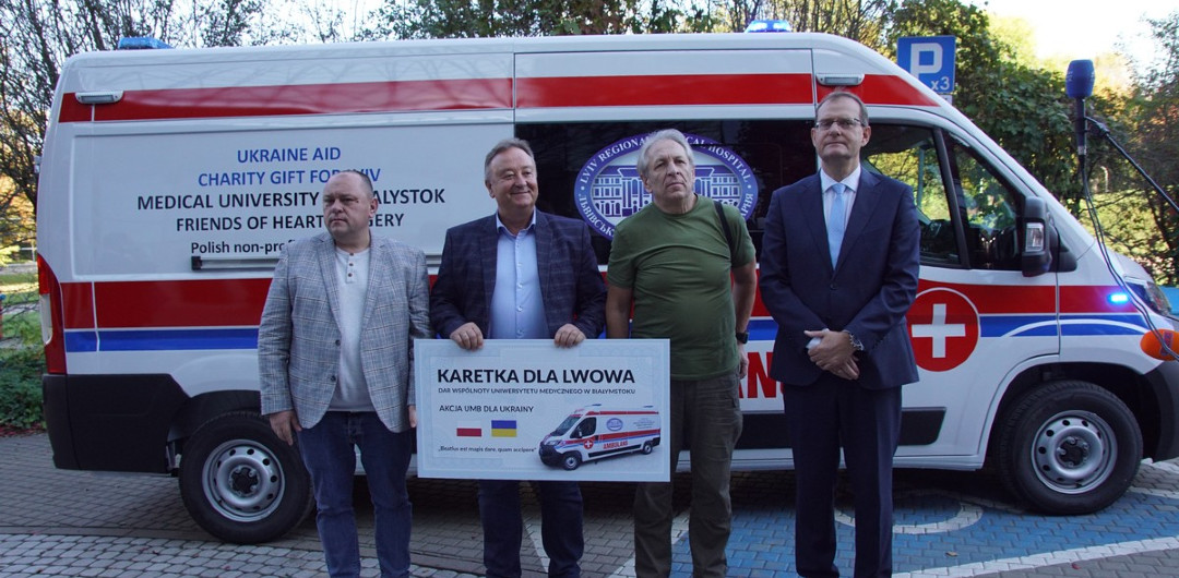 Zdjęcie: The MUB Academic Community donated an ambulance to the hospital in Lviv