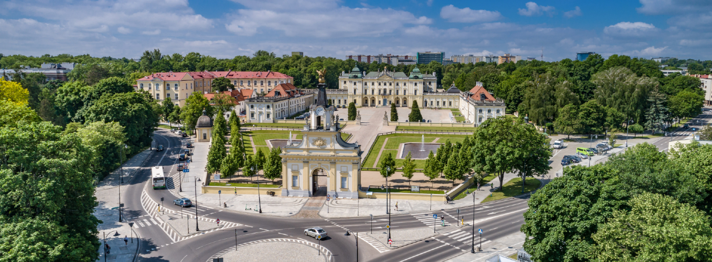 Zdjęcie: Pałac Branickich na tle ogrodów