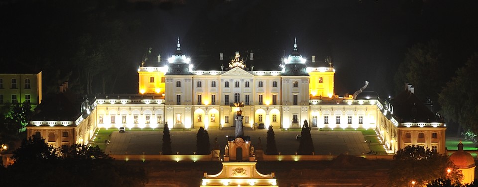 Pałac Branickich nocą. 